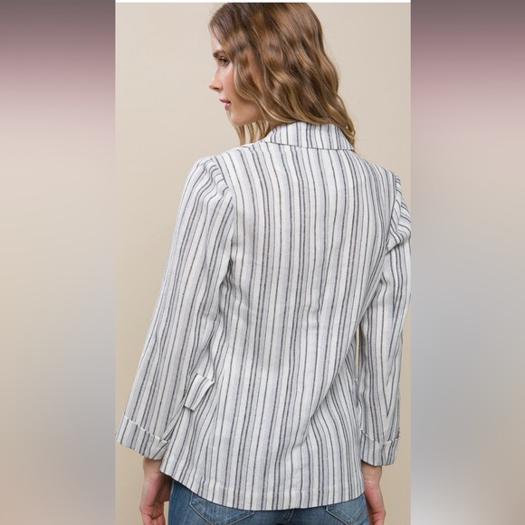40 Fabulous Linen Stripe Roll-Sleeve Blazer - Picture 4 of 4